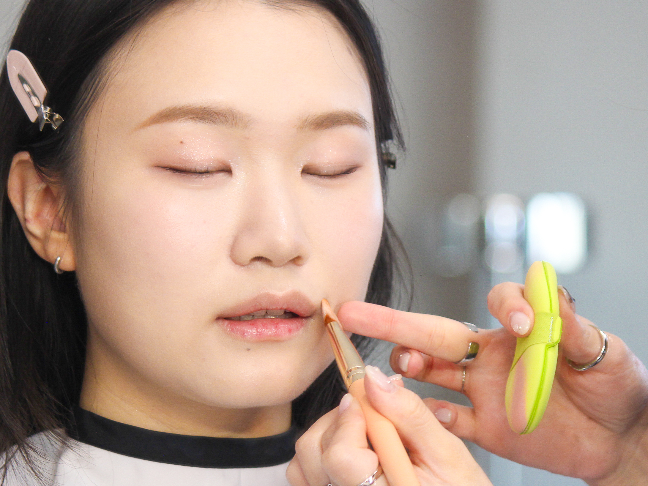 Applying a Customized Balance Makeup Routine